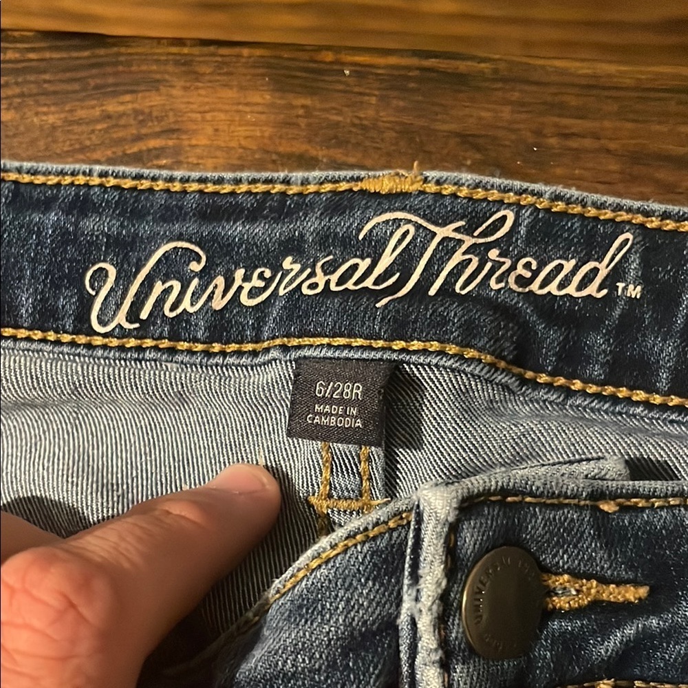 Universal Thread Women’s Jeans - Picture 2 of 3